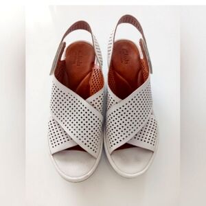 Clarks Artisan  platform sandals, velcro straps, EUC. Size 9